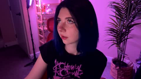 Polly  Online mostly at 9pm-2am UK Time online show from 03-06-26, 06:48