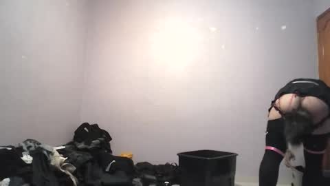 Snapshot of vixensixx chatting on 06-01-26, 06:37 vixensixx online show from 06-01-26, 06:37