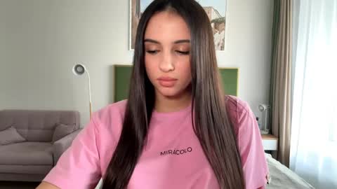 Snapshot of vixy_luna chatting on 05-27-26, 01:08 Miss Mia online show from 05-27-26, 01:08