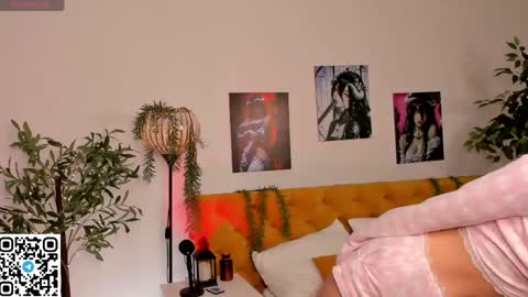 Snapshot of vonen_ray chatting on 05-25-26, 09:37 Vonen online show from 05-25-26, 09:37