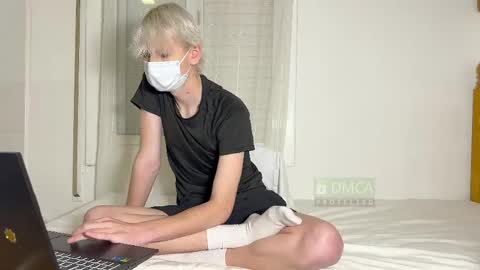 Snapshot of vornyx chatting on 05-25-26, 04:24 vornyx online show from 05-25-26, 04:24