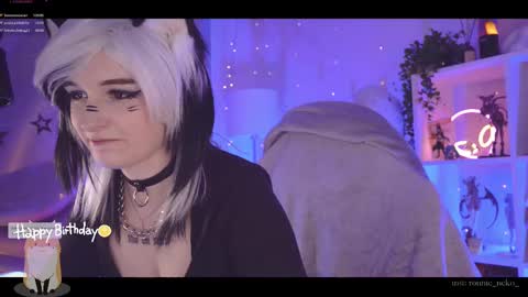 Snapshot of vronnier chatting on 02-21-25, 09:32 vronnier online show from 02-21-25, 09:32