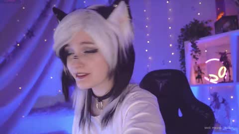 Snapshot of vronnier chatting on 03-08-25, 03:56 vronnier online show from 03-08-25, 03:56