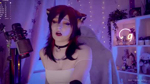 Snapshot of vronnier chatting on 09-20-25, 05:03 vronnier online show from 09-20-25, 05:03