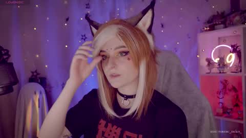 Snapshot of vronnier chatting on 10-24-25, 03:30 vronnier online show from 10-24-25, 03:30