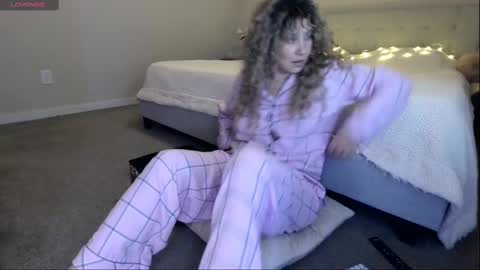 Snapshot of vsunshiny chatting on 02-08-25, 11:55 Sunshiny online show from 02-08-25, 11:55