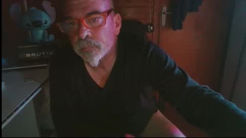 Snapshot of vuda77 chatting on 10-30-25, 07:25 oscar online show from 10-30-25, 07:25