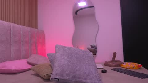 Snapshot of vvioleta_ chatting on 04-25-26, 03:09 Violeta online show from 04-25-26, 03:09