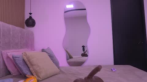 Snapshot of vvioleta_ chatting on 06-23-26, 03:04 Violeta online show from 06-23-26, 03:04