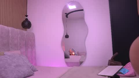 Snapshot of vvioleta_ chatting on 06-27-26, 03:11 Violeta online show from 06-27-26, 03:11