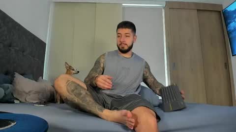 vyxen_ online show from 04-22-26, 08:21