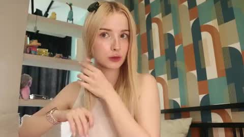 Snapshot of w1xll chatting on 07-12-26, 10:17 Nana online show from 07-12-26, 10:17