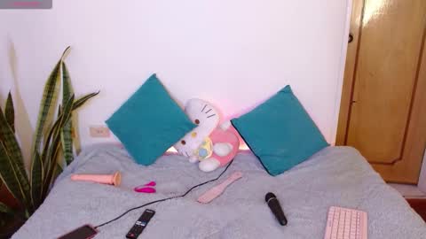 Snapshot of w_kittycat chatting on 11-21-25, 09:46 kitty SUPORT ME AND MY BABY SINGLE MOMY online show from 11-21-25, 09:46