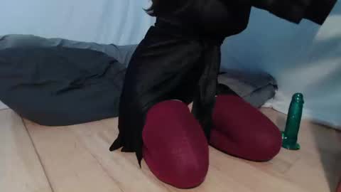 Snapshot of wacky_weirdo chatting on 09-22-25, 10:56 Rose online show from 09-22-25, 10:56