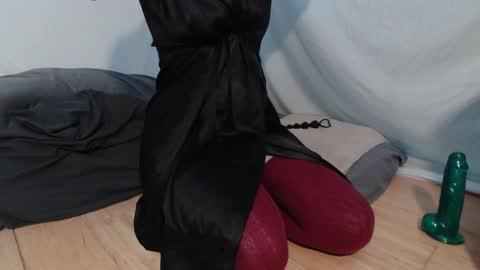 Snapshot of wacky_weirdo chatting on 11-09-25, 11:36 Rose online show from 11-09-25, 11:36