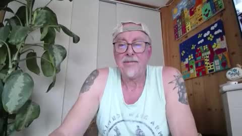 Snapshot of waffel1 chatting on 10-23-25, 10:25 waffel1 online show from 10-23-25, 10:25