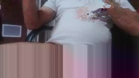 Snapshot of waleeromance chatting on 04-18-26, 04:05 Hothardick online show from 04-18-26, 04:05