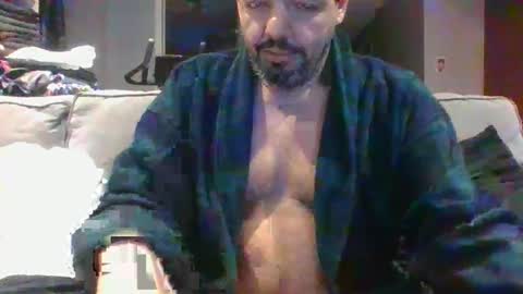 Snapshot of walker033 chatting on 03-07-25, 04:35 walker033 online show from 03-07-25, 04:35