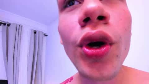 Sofia  Thiago online show from 10-15-25, 03:01