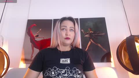 Snapshot of wandahairymilf chatting on 12-24-24, 04:11 Wanda online show from 12-24-24, 04:11