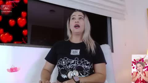Snapshot of wandahairymilf chatting on 03-05-25, 03:29 Wanda online show from 03-05-25, 03:29