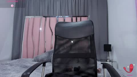 Snapshot of wandaxs69 chatting on 02-05-25, 11:17 wanda online show from 02-05-25, 11:17