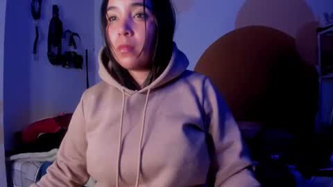 Snapshot of waningrosee chatting on 12-16-24, 02:04 Waningrose Lu online show from 12-16-24, 02:04