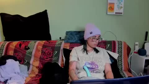 Snapshot of waningrosee chatting on 02-19-25, 06:10 Waningrose Lu online show from 02-19-25, 06:10