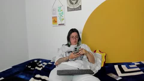 Snapshot of waningrosee chatting on 11-10-25, 06:40 Waningrose Lu online show from 11-10-25, 06:40