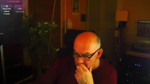 Snapshot of warp147 chatting on 11-11-25, 11:16 warp147 online show from 11-11-25, 11:16
