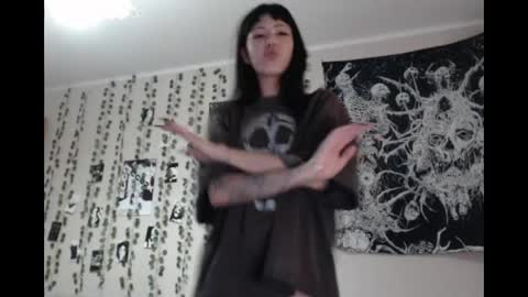Snapshot of wavy_nights chatting on 05-09-26, 04:56 Mina online show from 05-09-26, 04:56