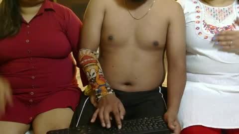 Snapshot of we_are_indian chatting on 06-06-26, 03:44 khushiwife kabirhubby kavyasexy gf online show from 06-06-26, 03:44