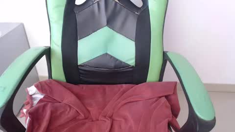 Trixie 3 online show from 04-23-26, 02:52