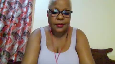 Snapshot of weaverbird25 chatting on 02-23-26, 09:23 weaverbird25 online show from 02-23-26, 09:23