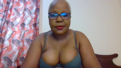 Snapshot of weaverbird25 chatting on 03-06-26, 05:48 weaverbird25 online show from 03-06-26, 05:48