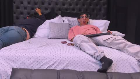 Jhonny Dick  his neighbors. online show from 04-21-26, 08:01