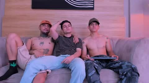 Jhonny Dick  his neighbors. online show from 05-15-26, 07:21