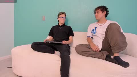 Jhonny Dick  his neighbors. online show from 07-14-26, 02:01