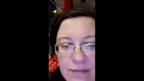 Snapshot of webgirl2 chatting on 01-19-25, 06:21 Marina online show from 01-19-25, 06:21