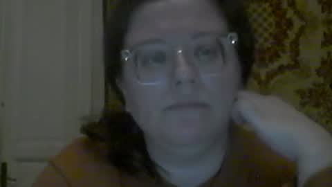 Snapshot of webgirl2 chatting on 10-20-25, 09:04 Marina online show from 10-20-25, 09:04