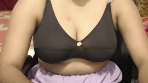 Snapshot of webshowxxx chatting on 07-27-26, 05:03 mina online show from 07-27-26, 05:03