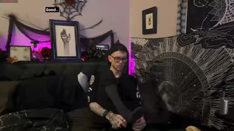 Snapshot of webz_and_kordz chatting on 05-15-26, 11:28 WebzKordz online show from 05-15-26, 11:28