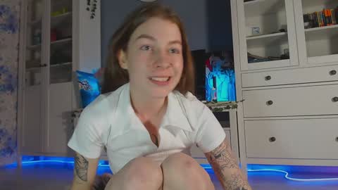 Snapshot of weed_princesss chatting on 12-26-24, 03:42 moon online show from 12-26-24, 03:42