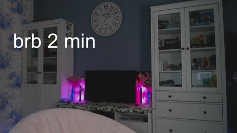 Snapshot of weed_princesss chatting on 01-24-25, 02:30 moon online show from 01-24-25, 02:30