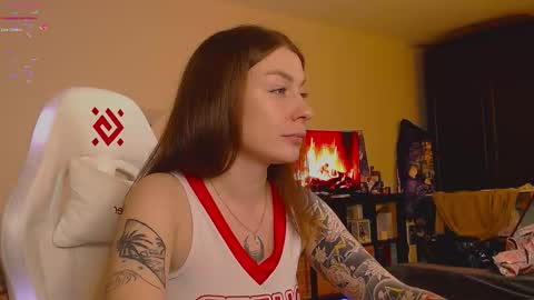 Snapshot of weed_princesss chatting on 11-08-25, 03:56 moon online show from 11-08-25, 03:56