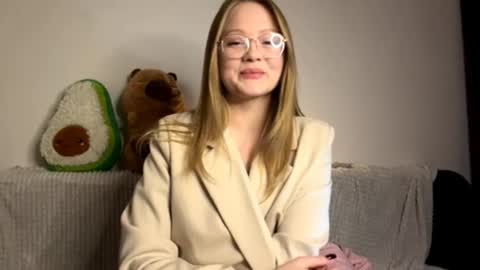 Snapshot of weicauley chatting on 11-30-25, 05:39 Elise online show from 11-30-25, 05:39