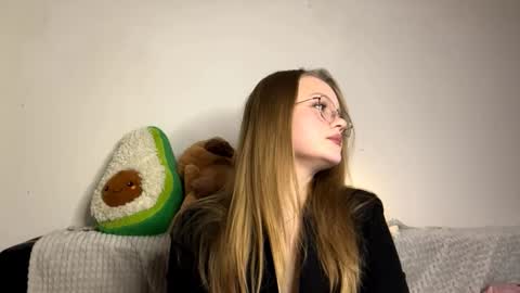 Snapshot of weicauley chatting on 12-01-25, 05:18 Elise online show from 12-01-25, 05:18