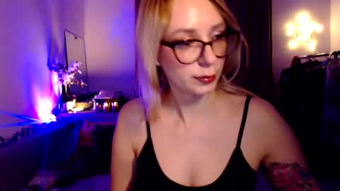 Liza online show from 12-05-25, 03:37