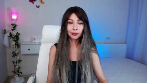 Snapshot of wendifoster chatting on 12-24-24, 07:55 Wendi Foster online show from 12-24-24, 07:55