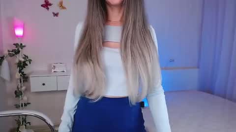 Snapshot of wendifoster chatting on 02-05-25, 05:31 Wendi Foster online show from 02-05-25, 05:31